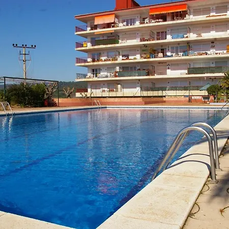 De Un Solo Ambiente Con Terraza Y Piscina Y Tossa de Mar
