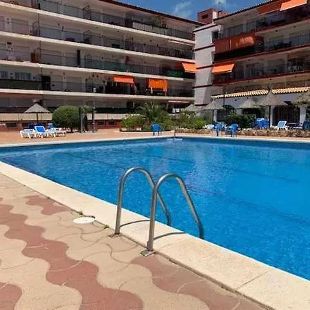 De Un Solo Ambiente Con Terraza Y Piscina Y * トッサ・デ・マール