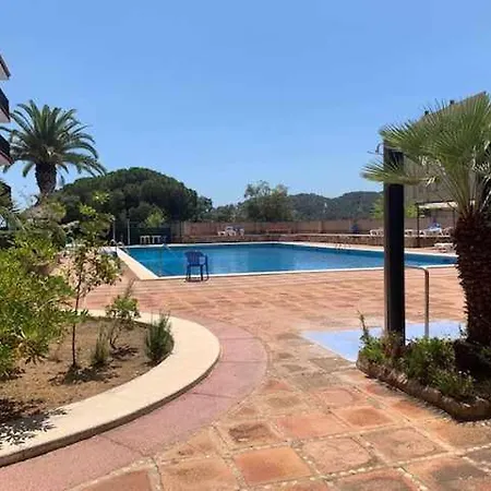 De Un Solo Ambiente Con Terraza Y Piscina Y Tossa de Mar