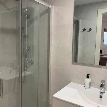De Un Solo Ambiente Con Terraza Y Piscina Y Apartment *