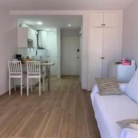 De Un Solo Ambiente Con Terraza Y Piscina Y * 滨海托萨